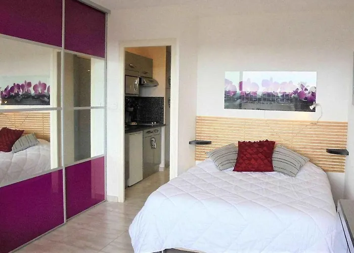 Naturiste Cap D'agde Héliopolis O 33