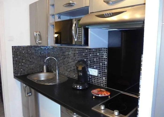 Naturiste Cap D'agde Héliopolis O 33 Agde